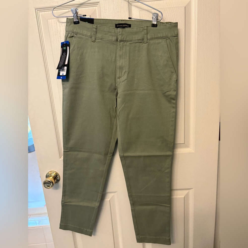 NWT Banana Republic Women’s Pants Cropped Chino - Green - Size 10